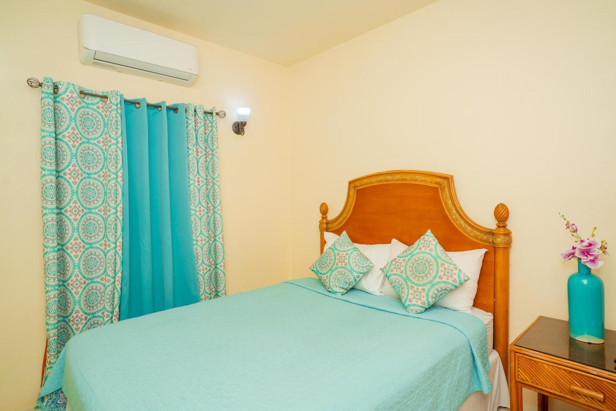 Connie'S Comfort Suites St. John's Exteriér fotografie